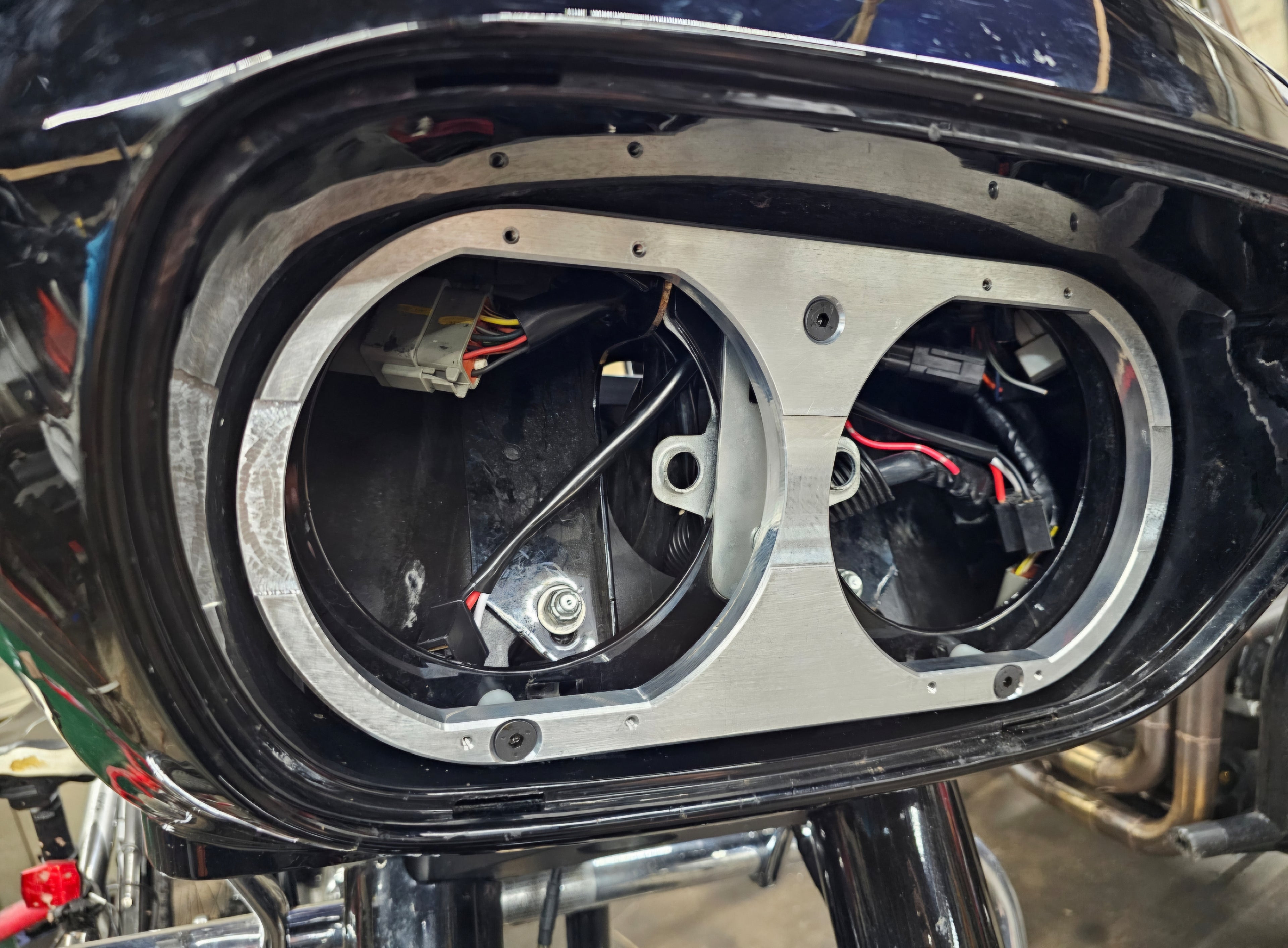 98-13 Roadglide headlight bracket